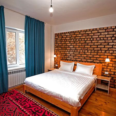 Hotel Good Night Jalal-Abad Esterno foto
