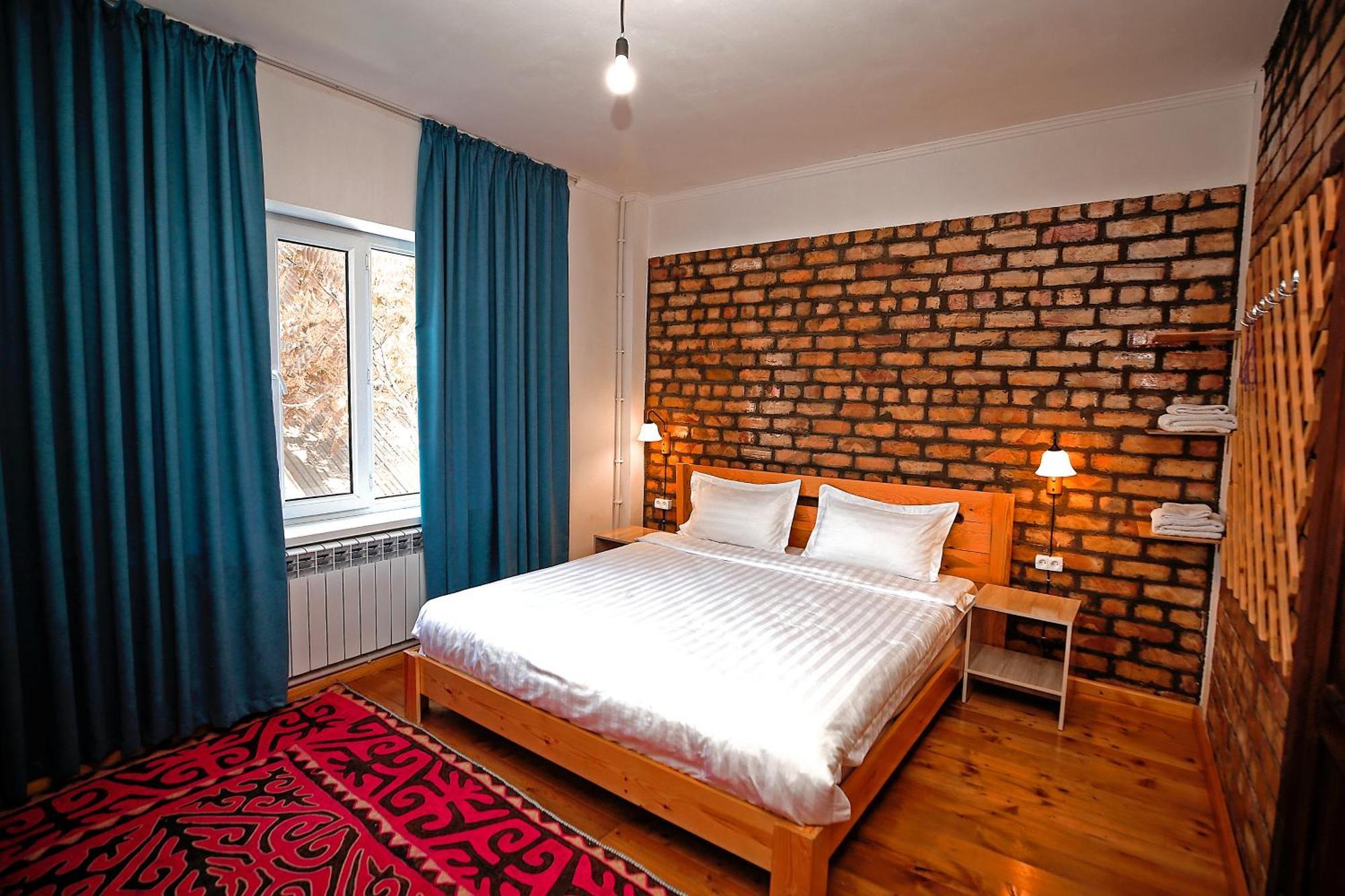 Hotel Good Night Jalal-Abad Esterno foto
