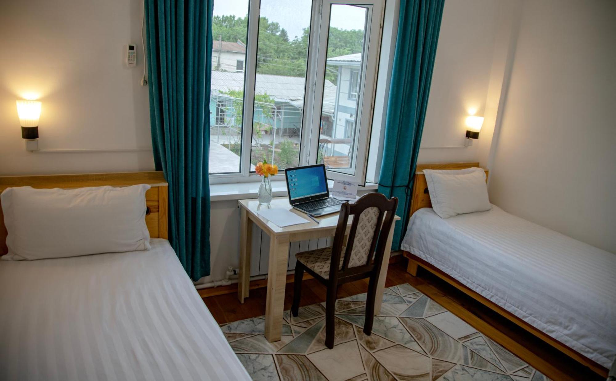 Hotel Good Night Jalal-Abad Esterno foto