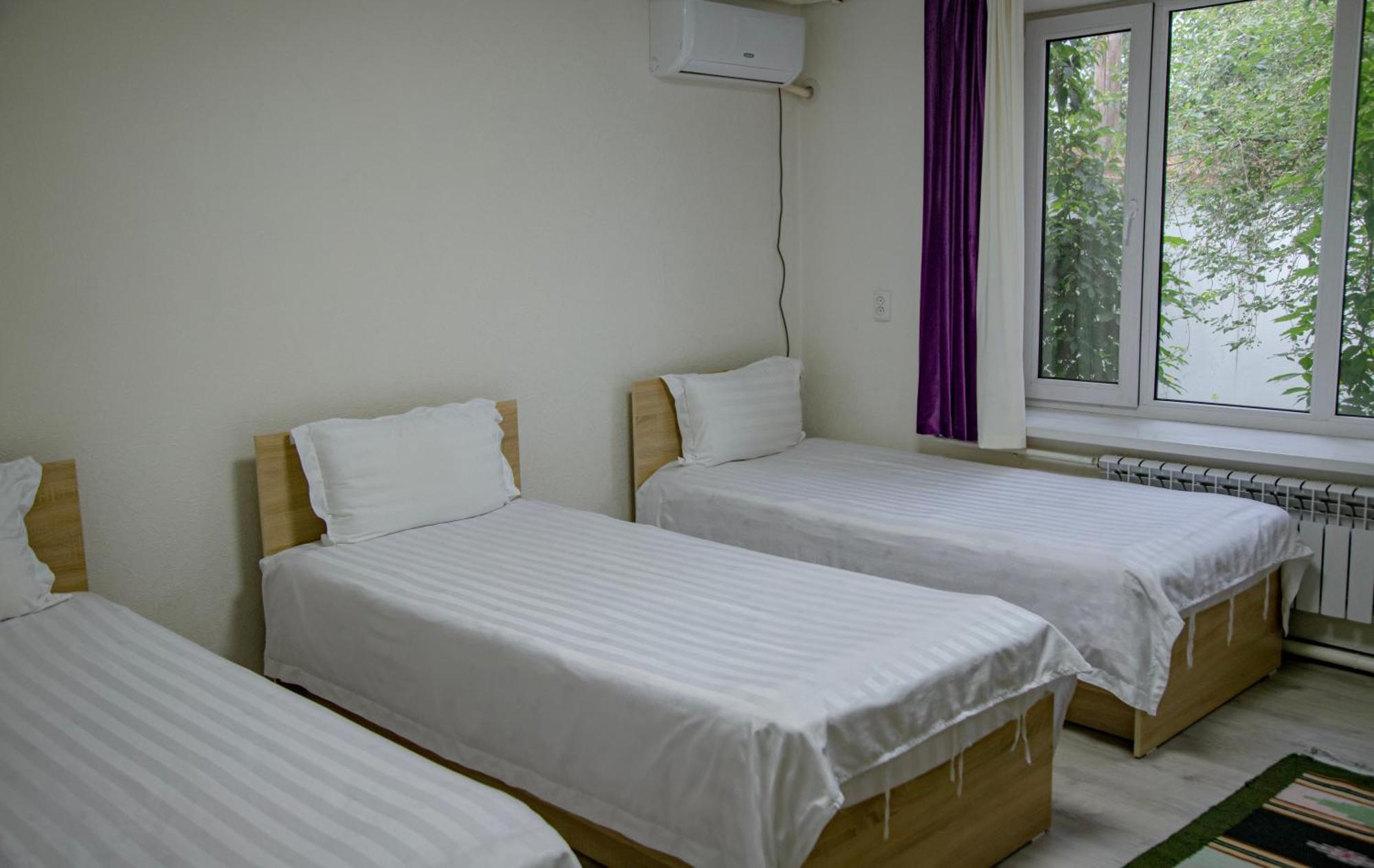 Hotel Good Night Jalal-Abad Esterno foto