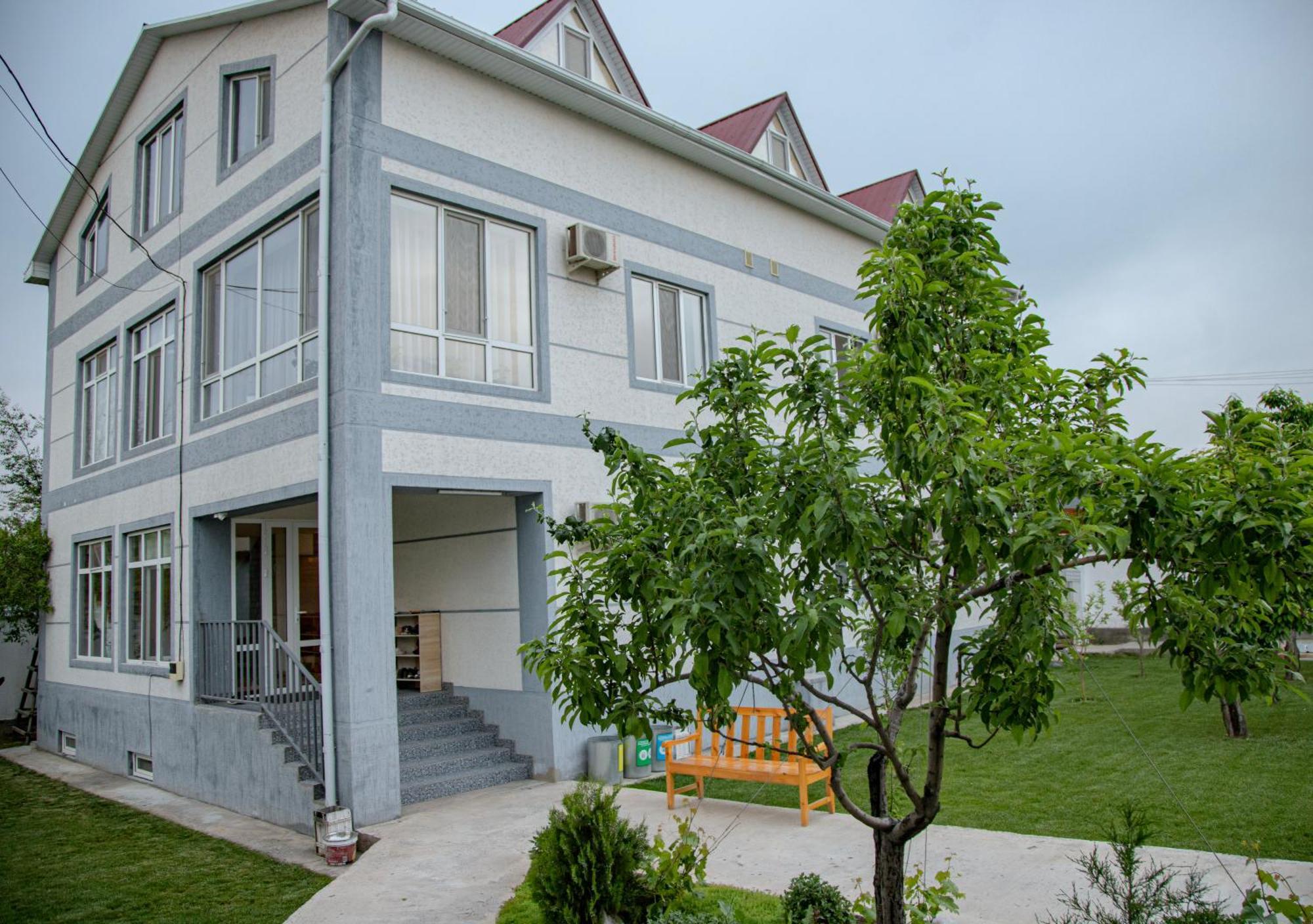 Hotel Good Night Jalal-Abad Esterno foto
