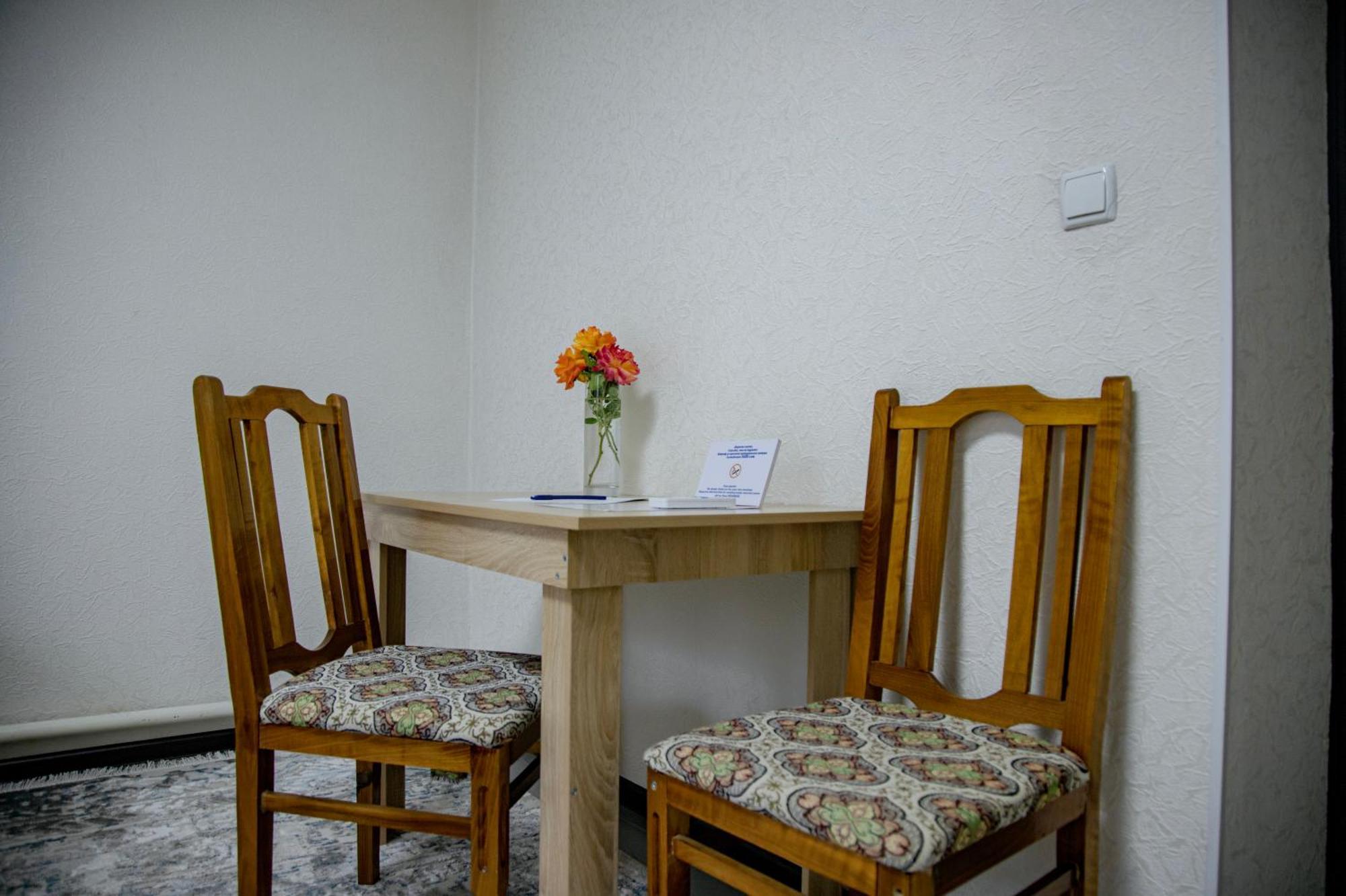 Hotel Good Night Jalal-Abad Esterno foto