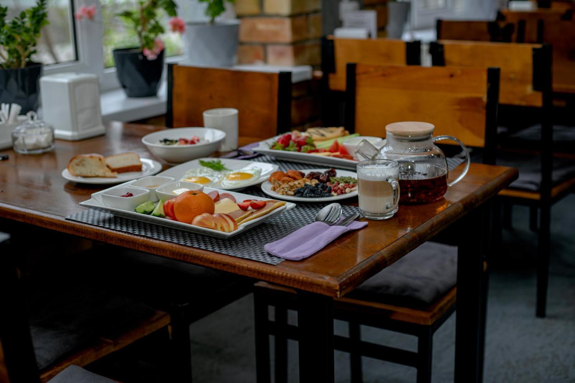 Hotel Good Night Jalal-Abad Esterno foto