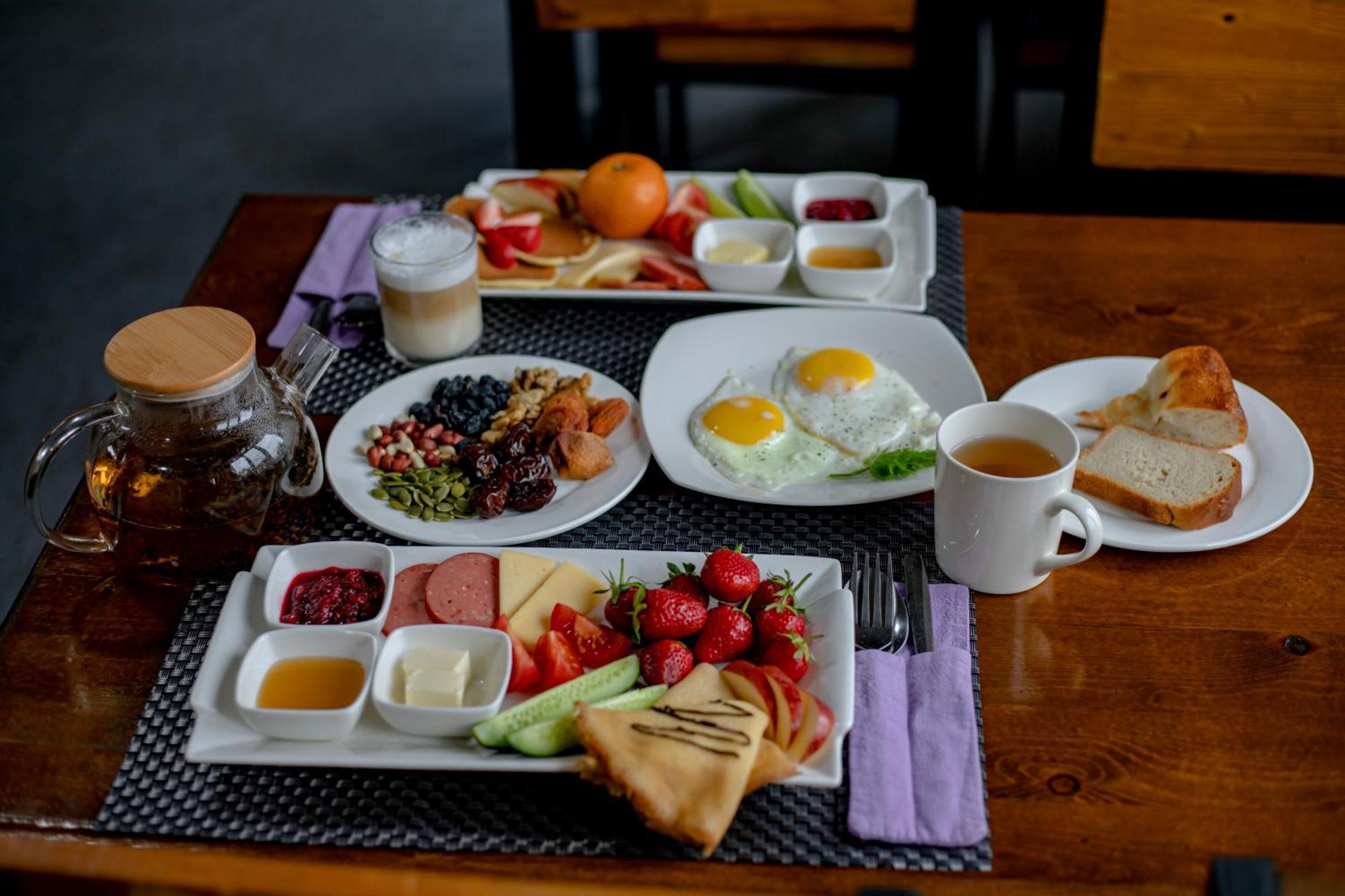 Hotel Good Night Jalal-Abad Esterno foto