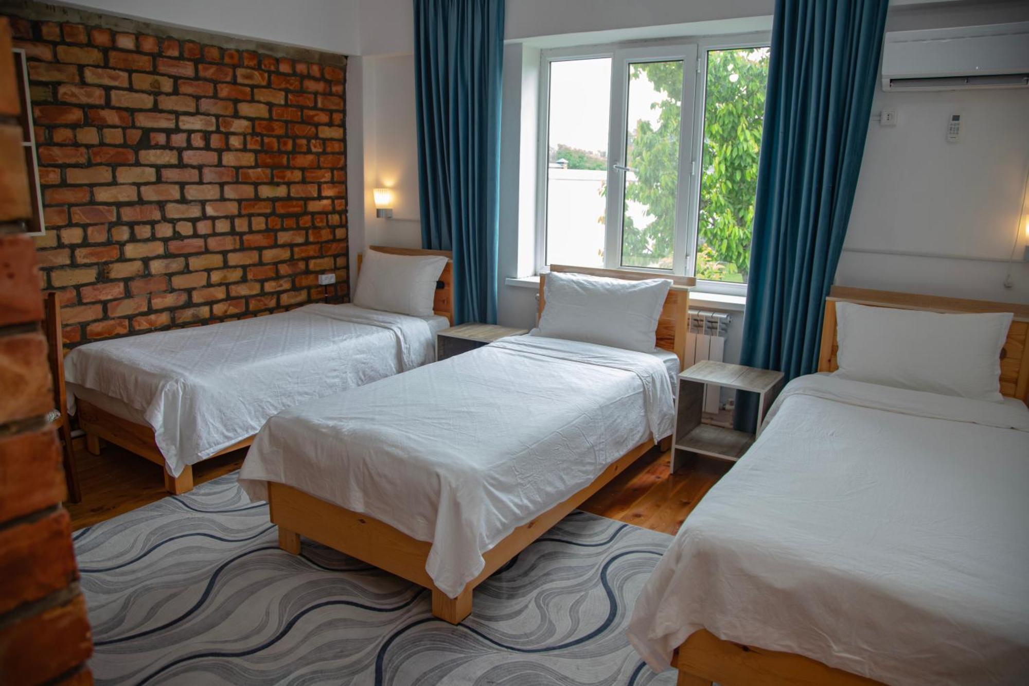 Hotel Good Night Jalal-Abad Esterno foto