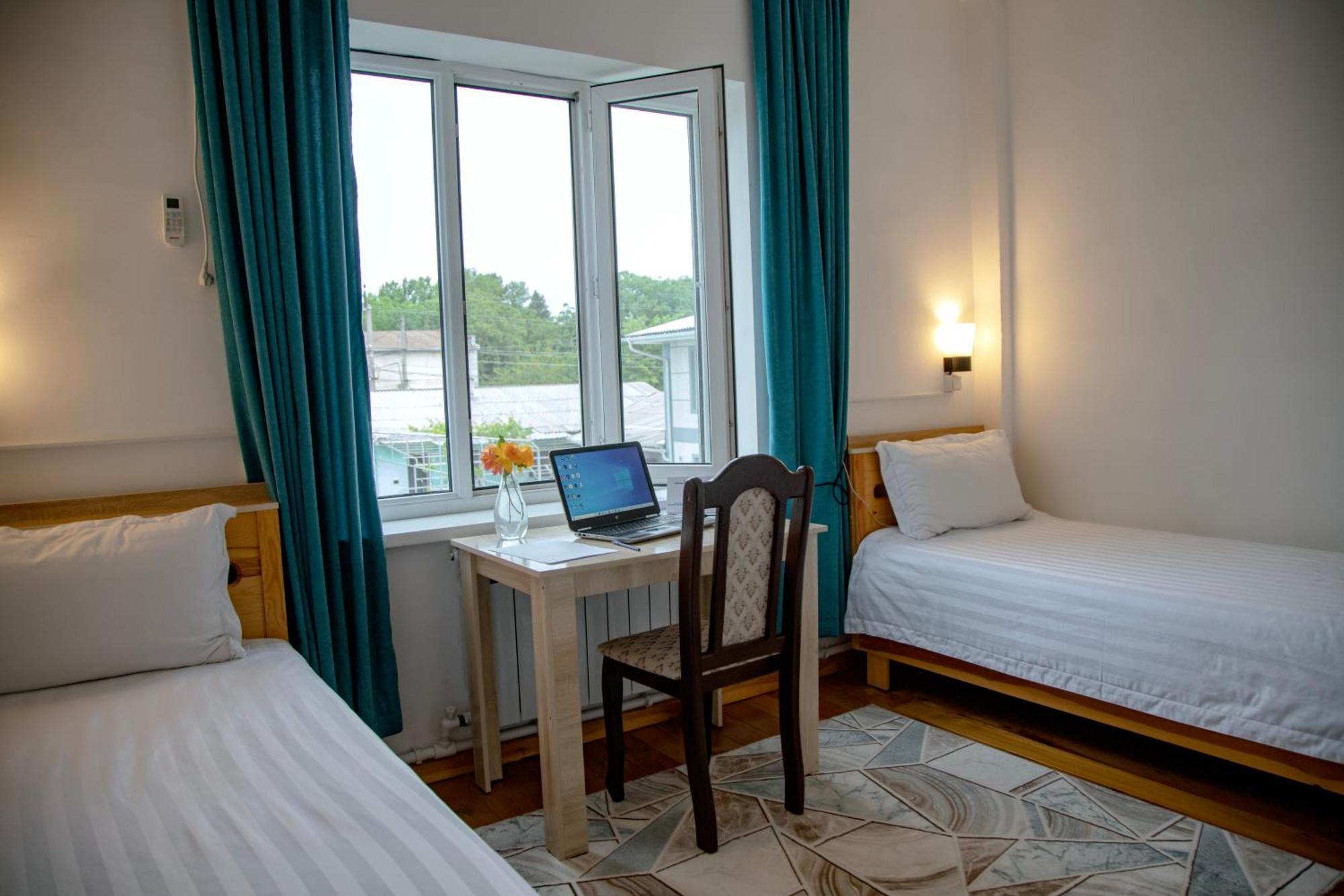 Hotel Good Night Jalal-Abad Esterno foto