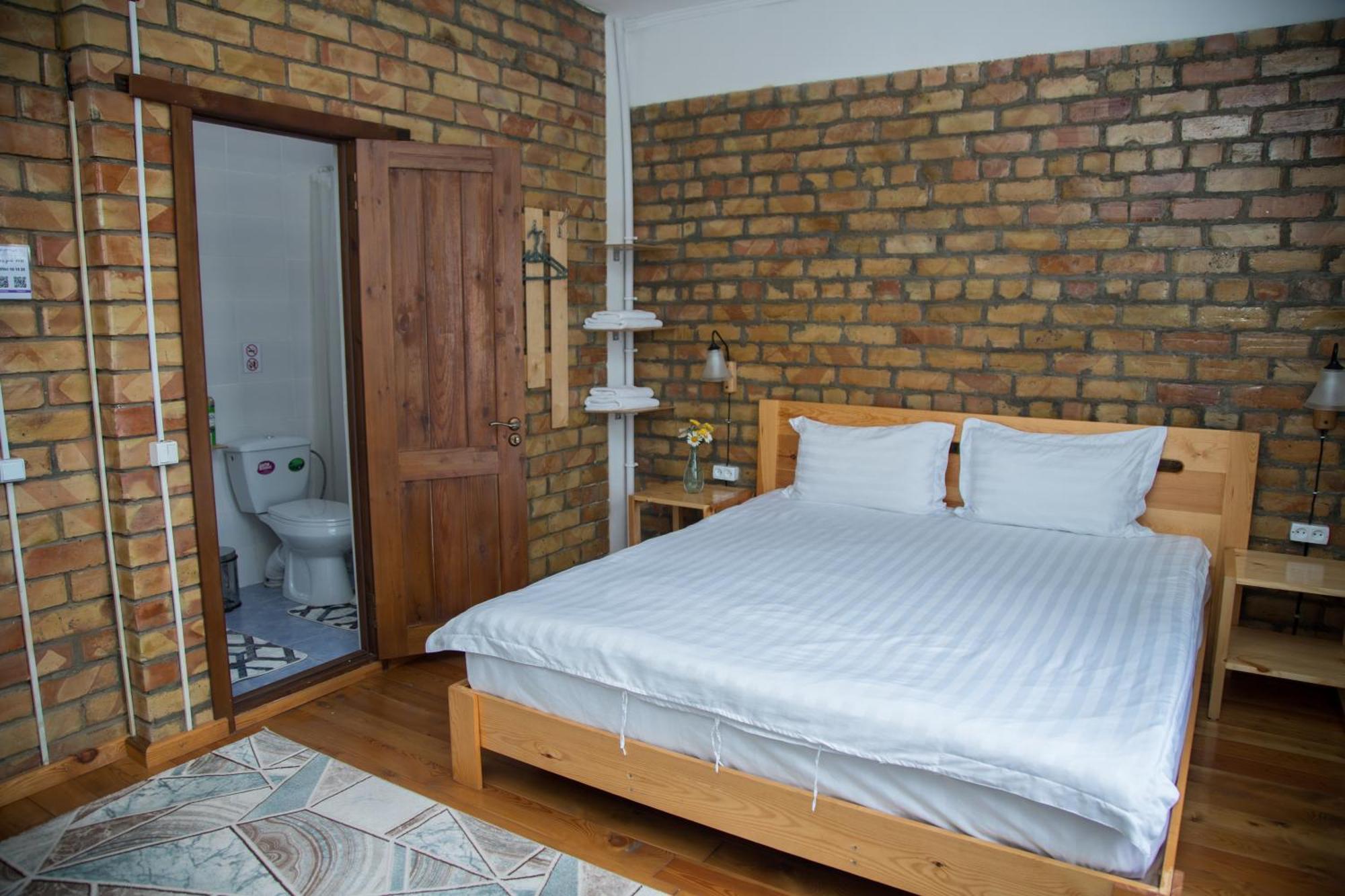 Hotel Good Night Jalal-Abad Esterno foto