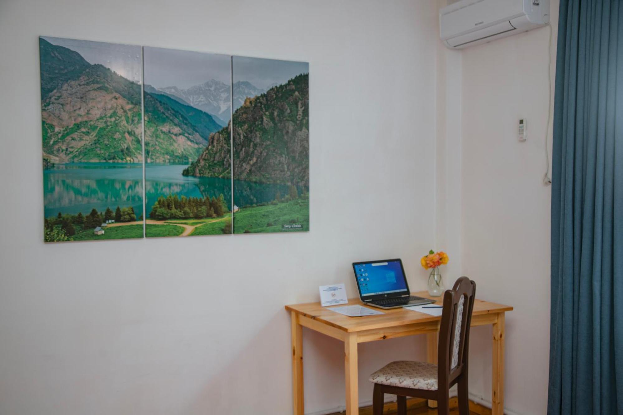 Hotel Good Night Jalal-Abad Esterno foto