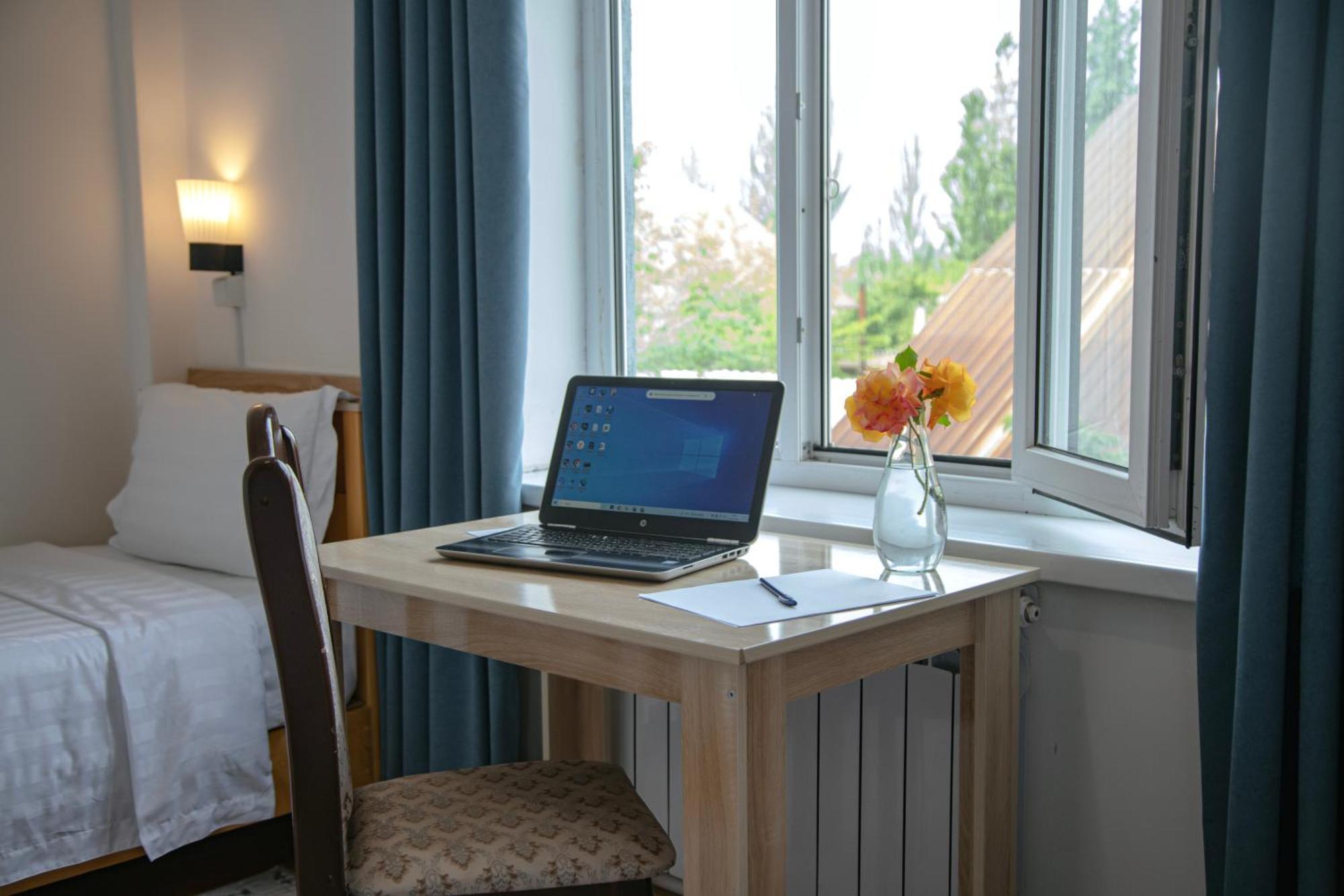 Hotel Good Night Jalal-Abad Esterno foto