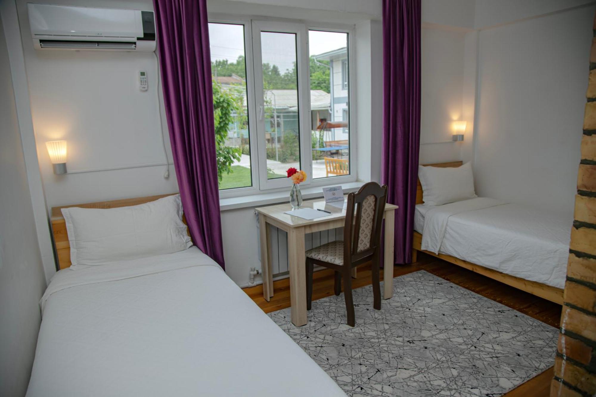 Hotel Good Night Jalal-Abad Esterno foto