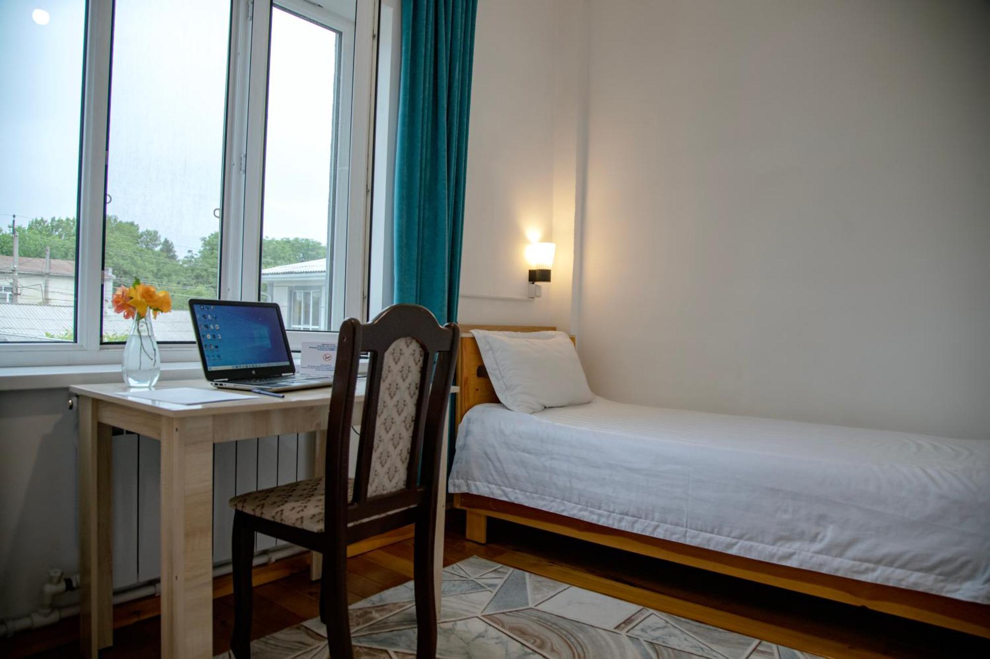Hotel Good Night Jalal-Abad Esterno foto