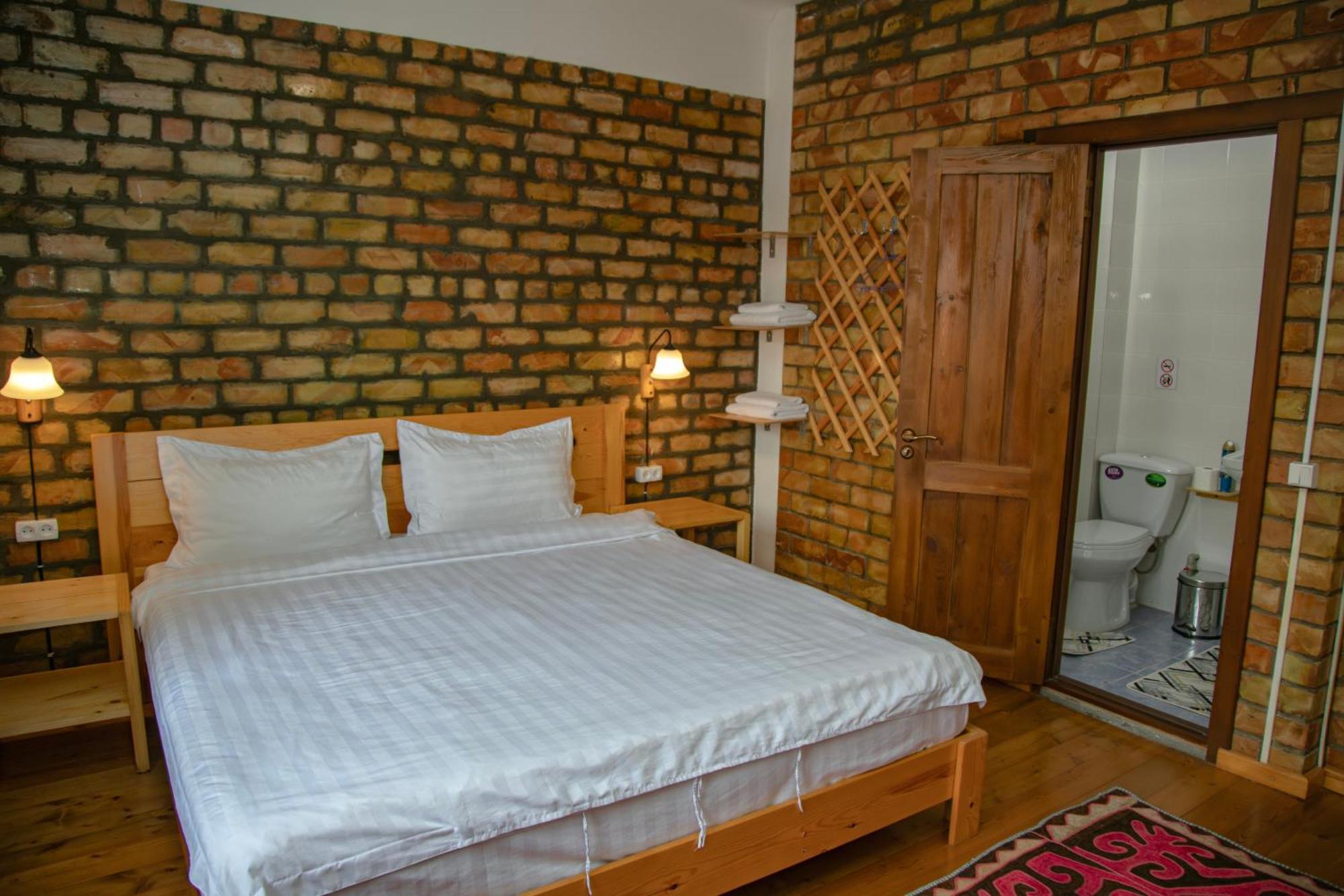 Hotel Good Night Jalal-Abad Esterno foto