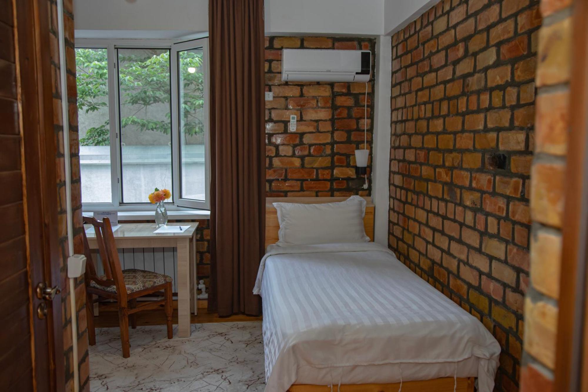 Hotel Good Night Jalal-Abad Esterno foto